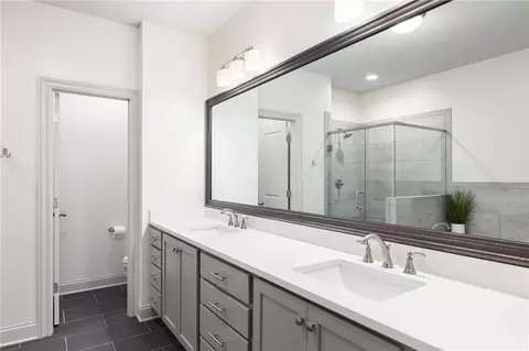 Bath - 1904 Skyfall Cir NE, Brookhaven, GA 30319 photo 2 of 5