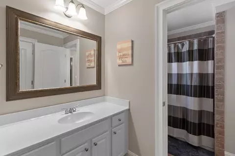 Bath - 4055 Greenside Ct, Dacula, GA 30019 photo 6 of 9