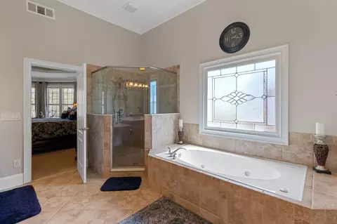 Bath - 4055 Greenside Ct, Dacula, GA 30019 photo 3 of 9
