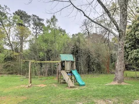 Exterior - 1890 Gainsborough Dr, Chamblee, GA 30341 photo 16 of 17