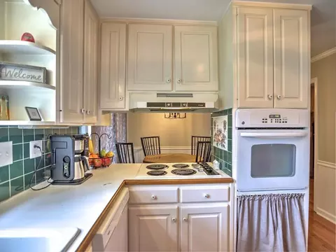 Kitchen - 1890 Gainsborough Dr, Chamblee, GA 30341 photo 4 of 5