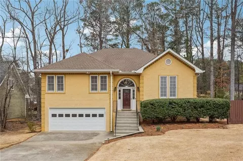 1995 Hunt Crossing Ct, Lawrenceville, GA 30043