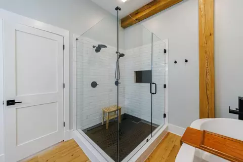 Bath - 14389 Cogburn Rd, Milton, GA 30004 photo 4 of 11
