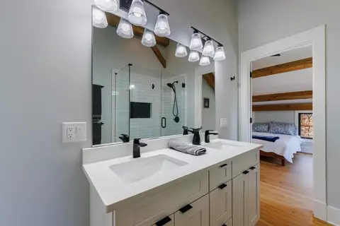Bath - 14389 Cogburn Rd, Milton, GA 30004 photo 9 of 11