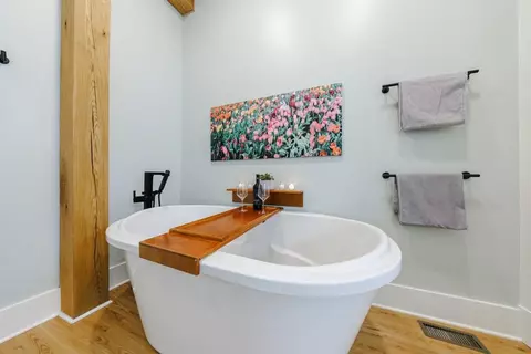 Bath - 14389 Cogburn Rd, Milton, GA 30004 photo 6 of 11