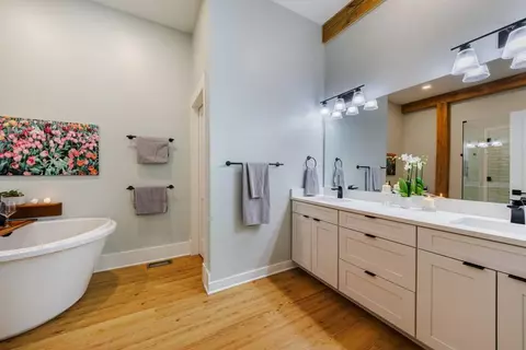 Bath - 14389 Cogburn Rd, Milton, GA 30004 photo 3 of 11