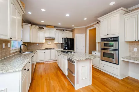 Kitchen - 2941 Willowstone Dr, Duluth, GA 30096 photo 2 of 6