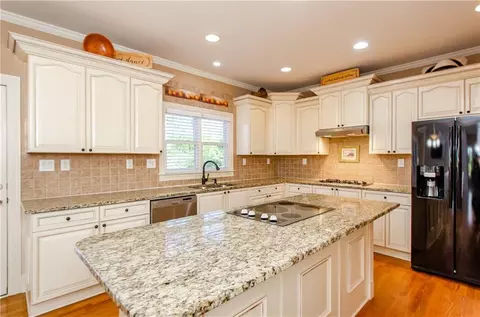 Kitchen - 2941 Willowstone Dr, Duluth, GA 30096 photo 4 of 6