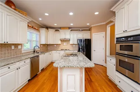 Kitchen - 2941 Willowstone Dr, Duluth, GA 30096 photo 3 of 6
