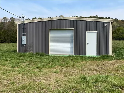 86 Center Rd SE, Silver Creek, GA 30173