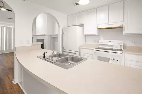 Kitchen - 6764 Biscayne Blvd, Rex, GA 30273 photo 4 of 8