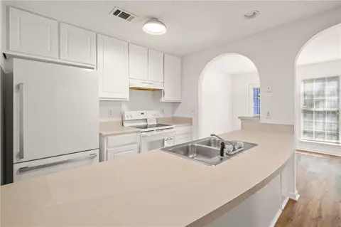 Kitchen - 6764 Biscayne Blvd, Rex, GA 30273 photo 6 of 8