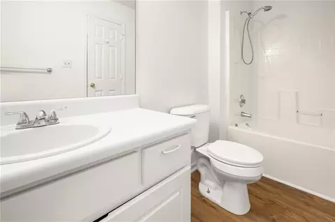 Bath - 6764 Biscayne Blvd, Rex, GA 30273 photo 2 of 3