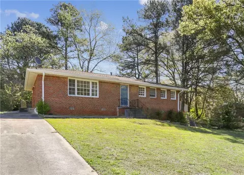 415 Dixie Lee Ln, Stone Mountain, GA 30083