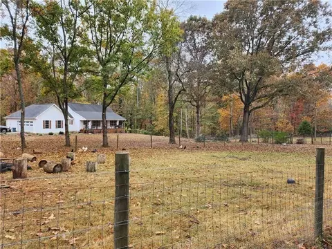 7686 A C Smith Rd, Dawsonville, GA 30534