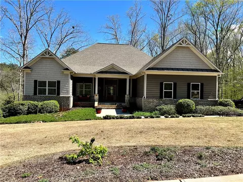416 Riverbend Ln, Bogart, GA 30622