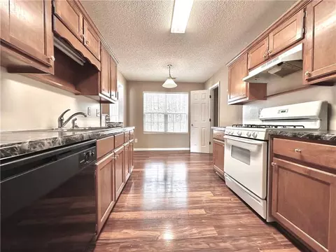 Kitchen - 2875 Fort Apachee Trl, Dacula, GA 30019 photo 4 of 5