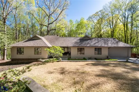 106 Roe Hampton Ln, Stone Mountain, GA 30087