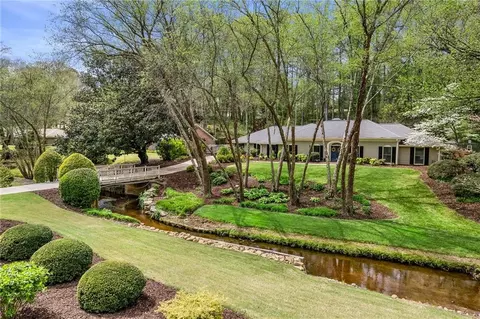 1155 Oakhaven Dr, Roswell, GA 30075