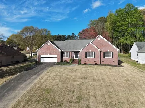3201 Lakecrest Dr, Dacula, GA 30019