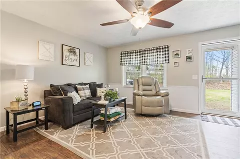 Living - 305 Garrison Rd, Cornelia, GA 30531 photo 3 of 5