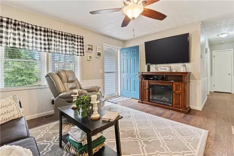Living - 305 Garrison Rd, Cornelia, GA 30531 photo 4 of 5