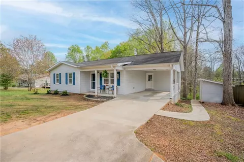 Exterior - 305 Garrison Rd, Cornelia, GA 30531 photo 2 of 13