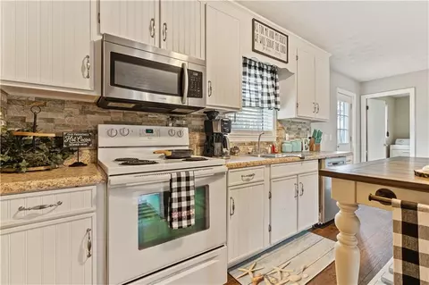 Kitchen - 305 Garrison Rd, Cornelia, GA 30531 photo 1 of 1
