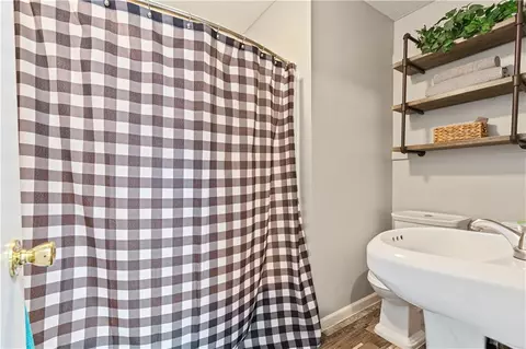 Bath - 305 Garrison Rd, Cornelia, GA 30531 photo 1 of 2