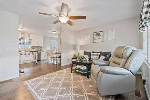 Living - 305 Garrison Rd, Cornelia, GA 30531 photo 2 of 5