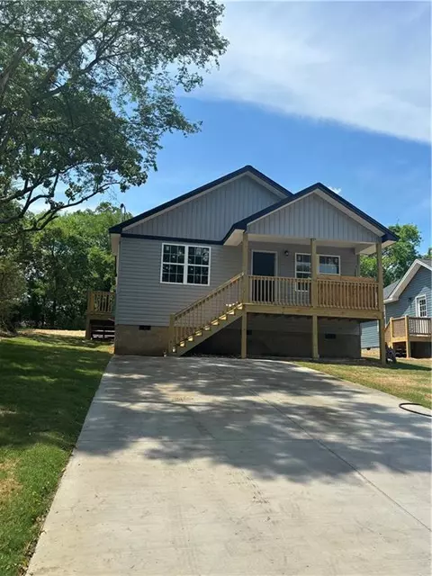 120 Riverview Dr, Calhoun, GA 30701