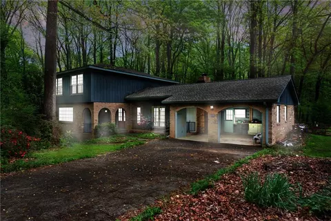 630 Glennhaven Dr NW, Marietta, GA 30064