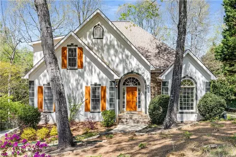 537 Country Club Dr, Stockbridge, GA 30281