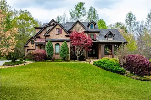 1003 Renfroe Lake Dr, Auburn, GA 30011