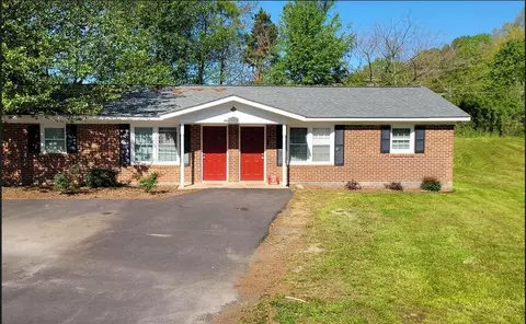 221 Greenbriar Dr, Cedartown, GA 30125