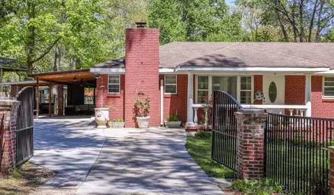624 Long Cir, Lawrenceville, GA 30044