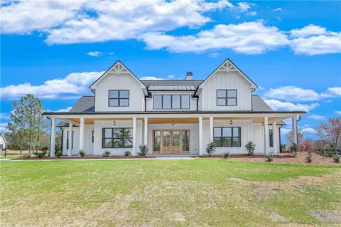 24 Majestic Shrs, Hartwell, GA 30643