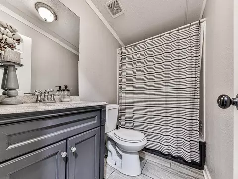 Bath - 873 Evans Rd, Jasper, GA 30143 photo 3 of 3