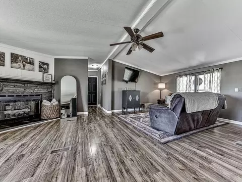 Living - 873 Evans Rd, Jasper, GA 30143 photo 4 of 5