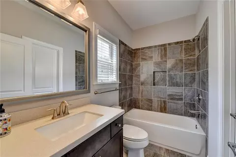 Bath - 662 Faraday Cir, Suwanee, GA 30024 photo 3 of 8