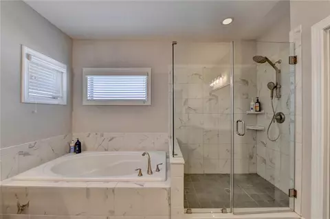 Bath - 662 Faraday Cir, Suwanee, GA 30024 photo 6 of 8