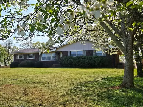 30 Pineridge Dr SE, Silver Creek, GA 30173