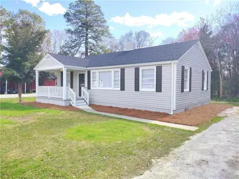 143 Simmons St, Baxley, GA 31513