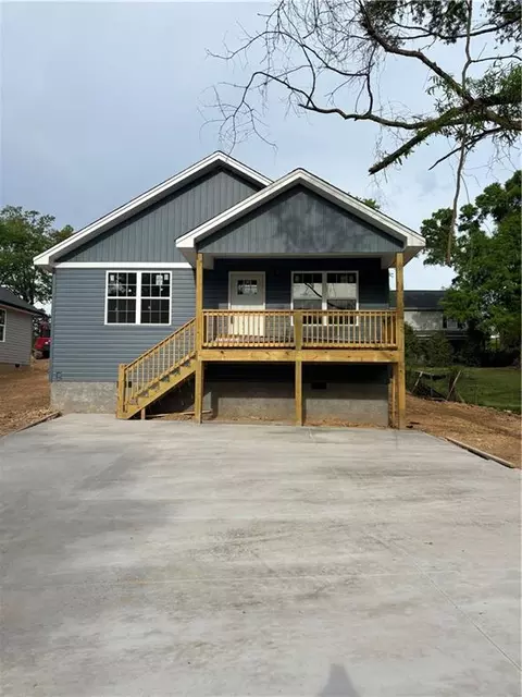 122 Riverview Dr, Calhoun, GA 30701