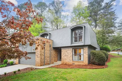 220 Leeward Ln, Roswell, GA 30076
