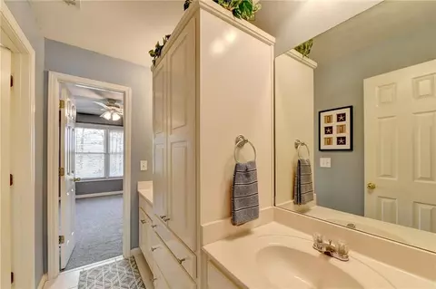 Bath - 1340 Joy Ct, Suwanee, GA 30024 photo 10 of 13
