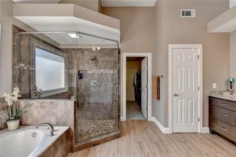 Bath - 1340 Joy Ct, Suwanee, GA 30024 photo 6 of 13