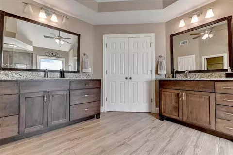 Bath - 1340 Joy Ct, Suwanee, GA 30024 photo 8 of 13