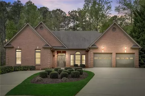 1135 Grace Hill Dr, Roswell, GA 30075