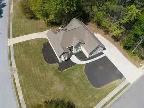 2100 Vinings Ln, Lawrenceville, GA 30043